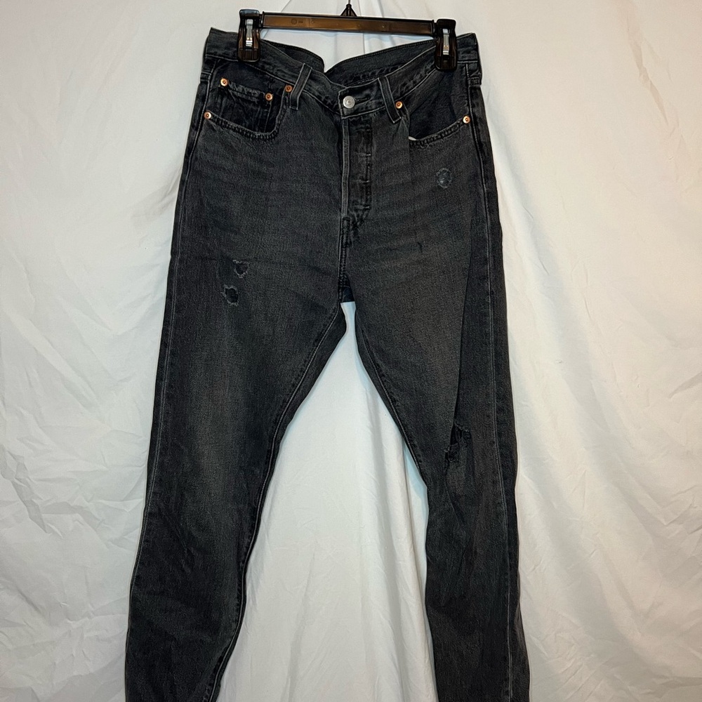 LEVI’s Womens Ripped Black Jeans